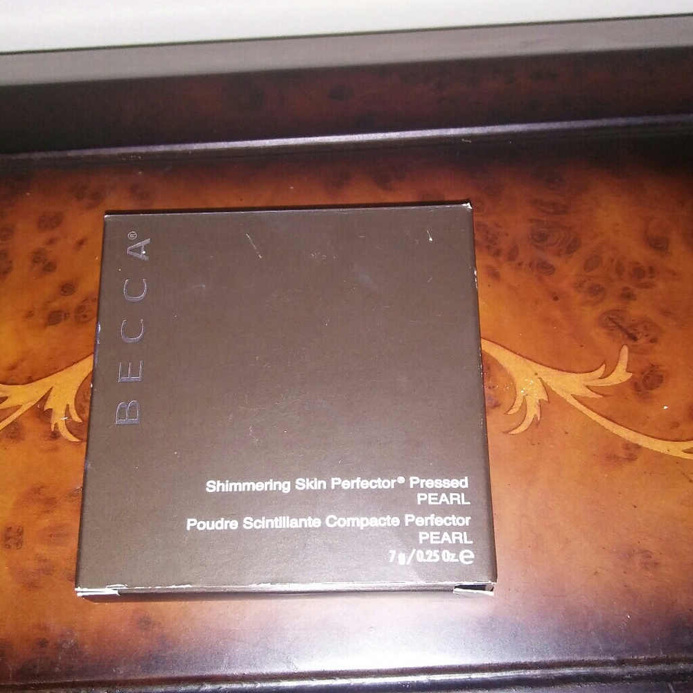 Becca Shimmering Skin Highlighting Powder